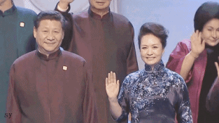 最新动图~！有一种爱叫做习大大和彭麻麻！超有爱！