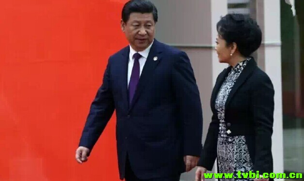 最新动图~！有一种爱叫做习大大和彭麻麻！超有爱！