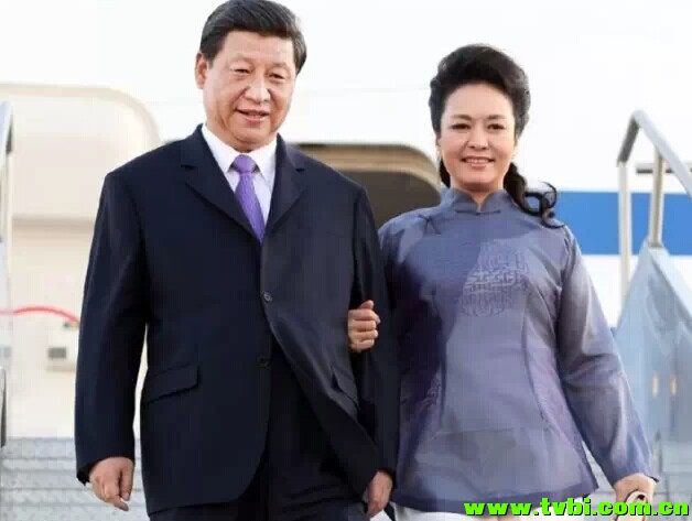 最新动图~！有一种爱叫做习大大和彭麻麻！超有爱！