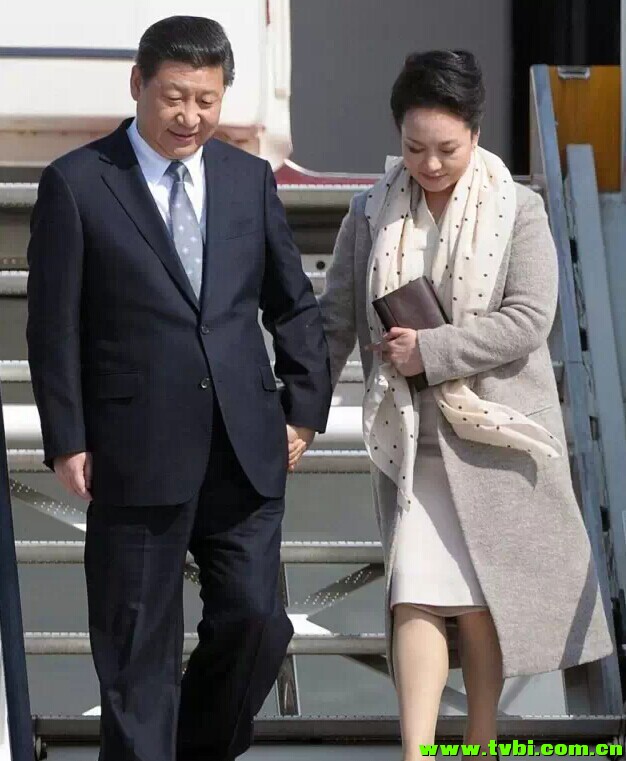 最新动图~！有一种爱叫做习大大和彭麻麻！超有爱！