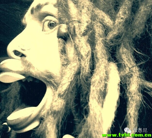 【醉了】有小伙纸非常喜欢澳洲鸭嘴兽。。于是他花了N年时间把自己改造成酱紫。。 ...